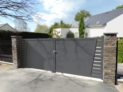 Portail PVC gris contemporain