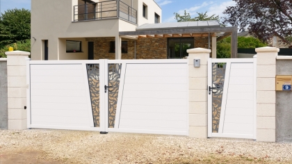 Portail PVC blanc et motif