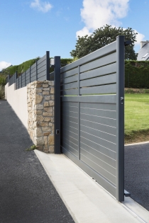 Portail coulissant alu