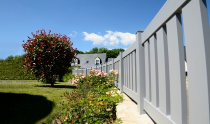 Clôture gris galet
