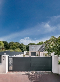 Portail contemporain alu coulissant