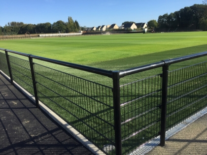 Main courante de stade