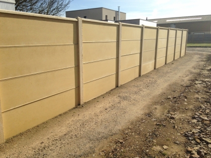 Mur plein béton imitation bois