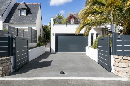 Portail battant alu contemporain